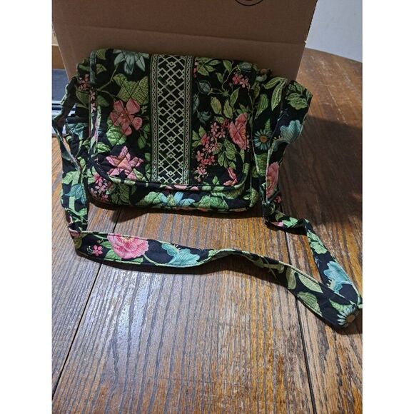 Vera Bradley Lindsay Quilt Floral Retired Pattern 08 Purse Handbag Pocket Book - Picture 1 of 6